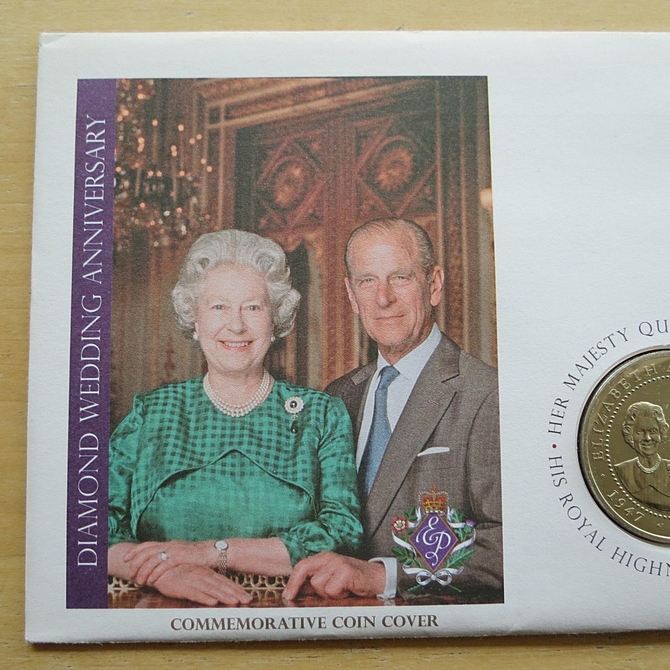 2007 HM Queen Elizabeth II Diamond Wedding Anniversary $1 Coin Cover Tuvalu 
